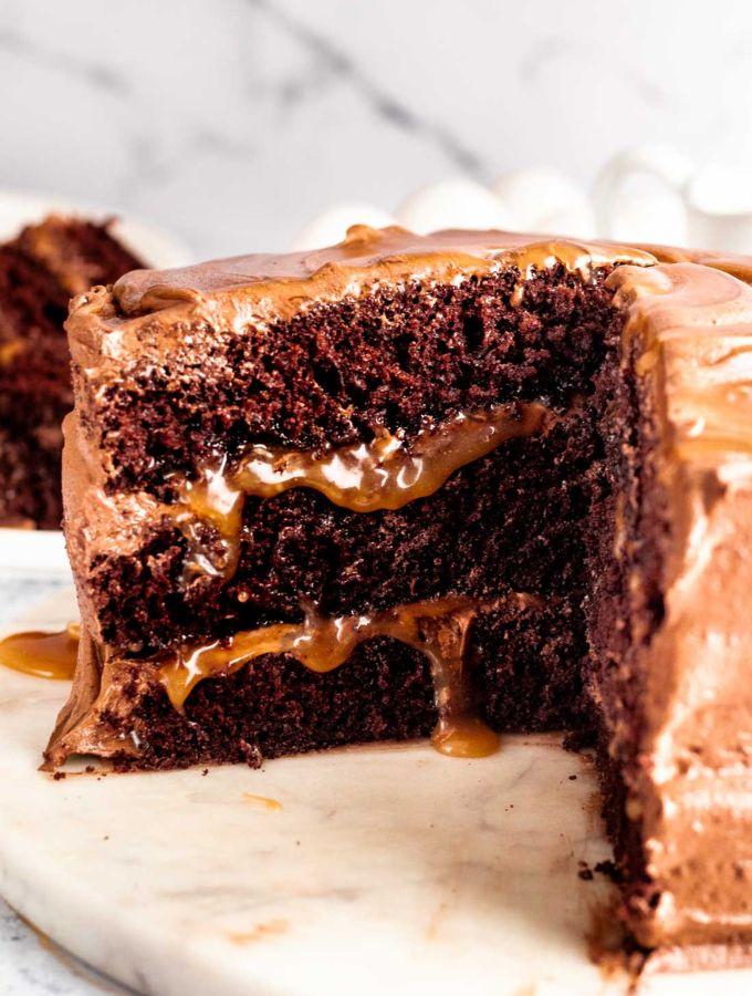 Kage med ganache og et drys flagesalt